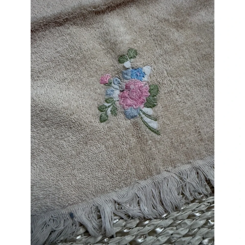 Vintage Peach Hand Towel Floral Embroidered Fringed Edge Cottagecore Guest Towel